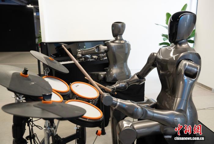 人気高まるロボットバンド、公演回數(shù)は月5～6回に　浙江省杭州