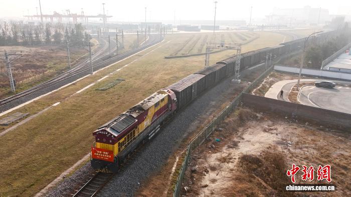 陝西省初の「長安?天路」西蔵行き定期貨物列車が運行開始