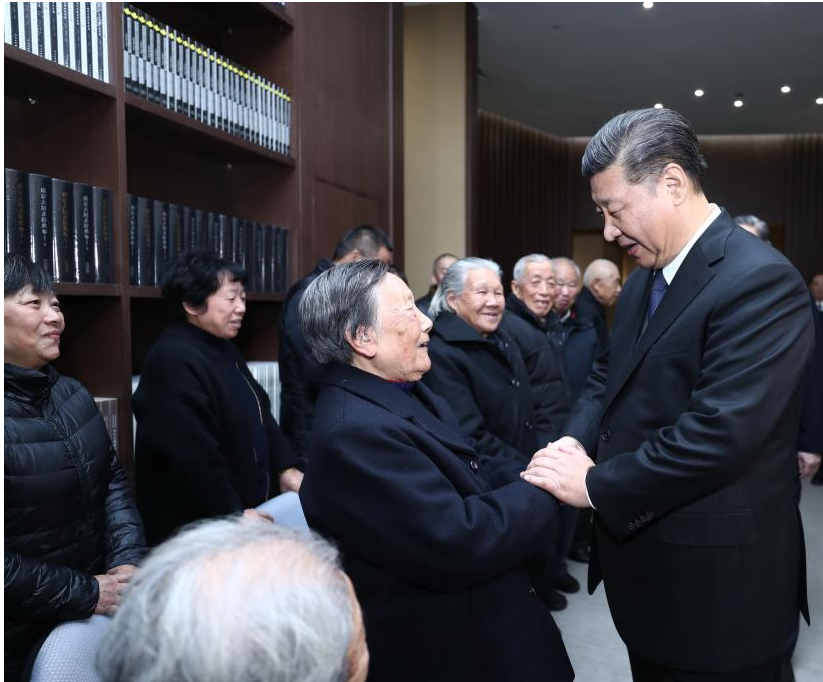 2017年12月13日、南京大虐殺生存者代表と中國(guó)人民抗日戦爭(zhēng)の勝利に貢獻(xiàn)した外國(guó)人の親族代表と面會(huì)した習(xí)近平総書記（撮影?鞠鵬）