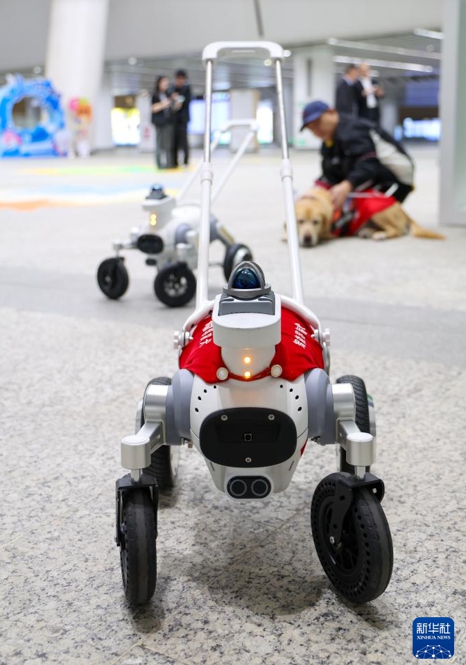 深セン地下鉄でスマート盲導(dǎo)犬のテスト運(yùn)用スタート　広東省