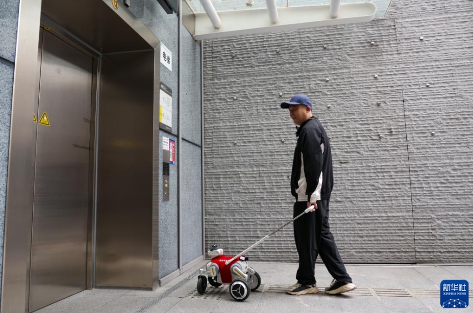 深セン地下鉄でスマート盲導(dǎo)犬のテスト運用スタート　広東省