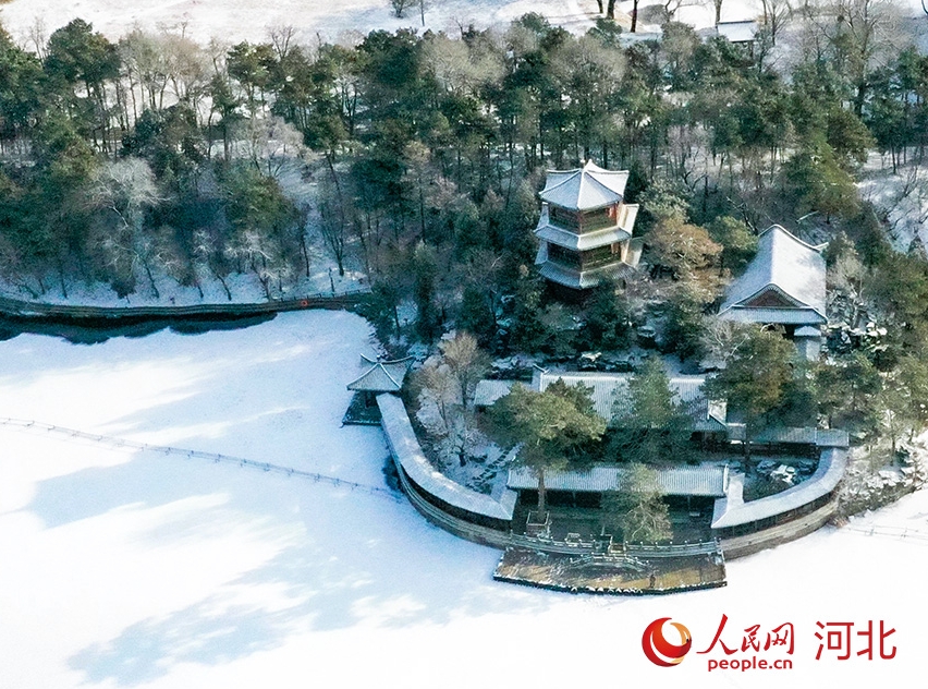 カメラが捉えた避暑山荘の雪景色　河北省