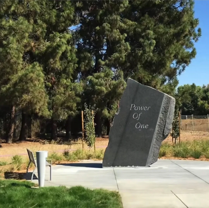 2019年に造成された米カリフォルニア州サンノゼ市にある「張純?nèi)缬浤罟珗@」。設(shè)計士のリチャード?ドイチュ氏は、同公園のテーマを「The Power of One」としている。