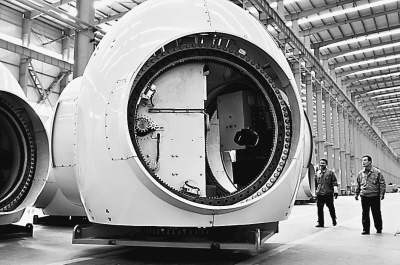 歐州に出荷予定の3メガワットの風(fēng)力発電機(jī)500臺を生産している様子。