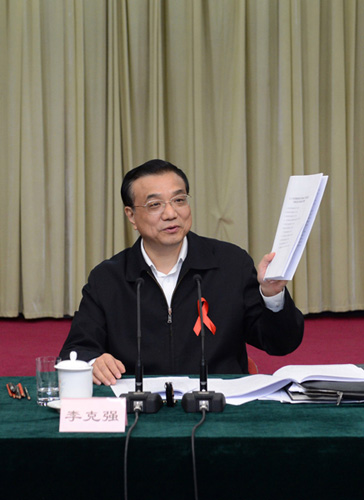 李克強(qiáng)副総理は26日、國(guó)務(wù)院エイズ予防治療事業(yè)委員會(huì)の第4回全體會(huì)議を招集した。