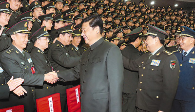 習(xí)近平?中共中央総書(shū)記は5日、第二砲兵部隊(duì)第8回黨代表大會(huì)代表と面會(huì)した。