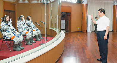 「神舟10號」が打ち上げ成功、習(xí)主席が宇宙飛行士を激勵