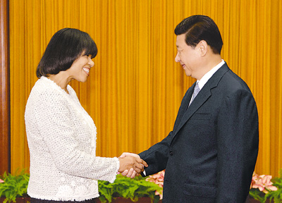 習(xí)近平國家主席は22日、ジャマイカのシンプソン=ミラー首相と會(huì)談。