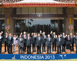 {ʤAPECߥåȤ˽{Zʿȼʤϥɥͥ¹Υɥνj(lu)ޥ졼Υ֥ɥ롦ϥܤίdԤ˱1028ˤξoˬ䤷ɥͥХꇊǹԤ닌21vAPECߥåȤ˽ʤ