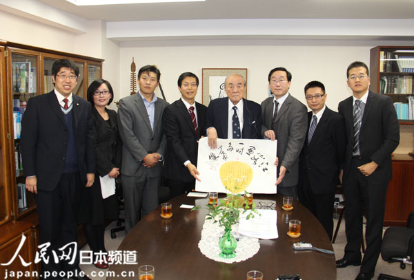 中曽根元首相、中國留日同學総會代表の記念撮影