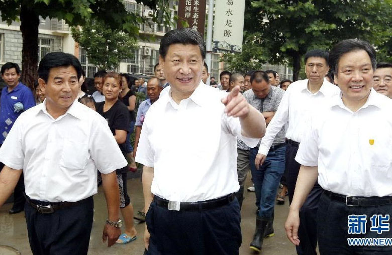 習(xí)総書(shū)記が正定県塔元荘村で視察