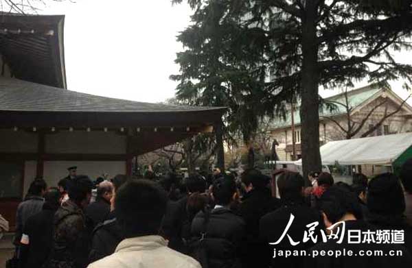 靖國神社に集まった人々
