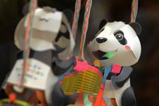 臺北でパンダの赤ちゃん「円仔」の小型ちょうちん