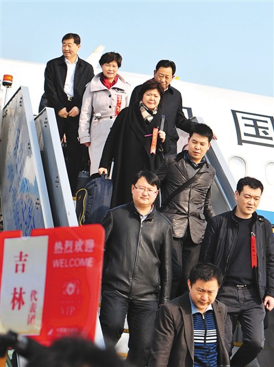 全人代の各地の代表団が全て北京入り