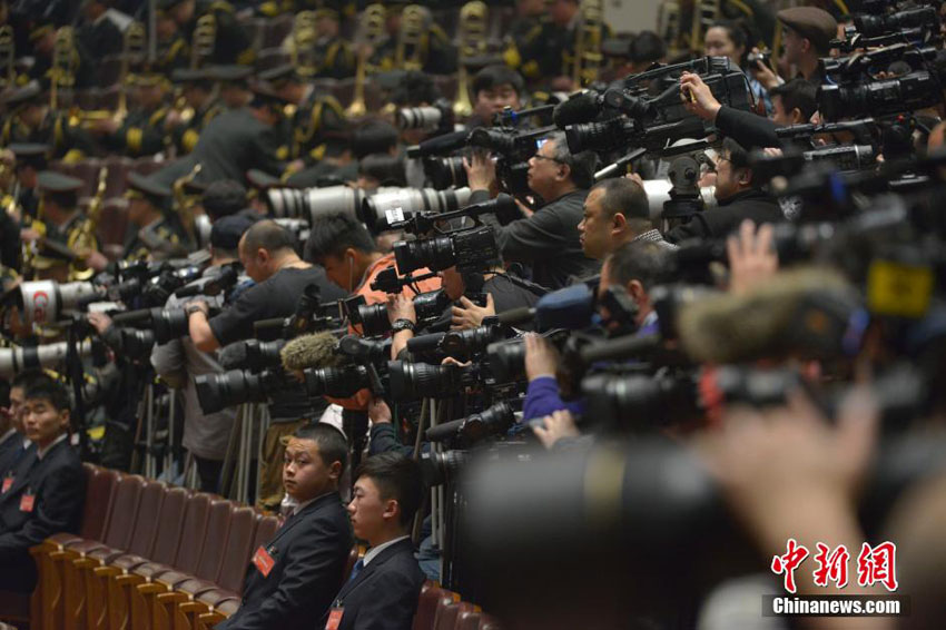 國(guó)內(nèi)外の記者3千人以上が「両會(huì)」を取材