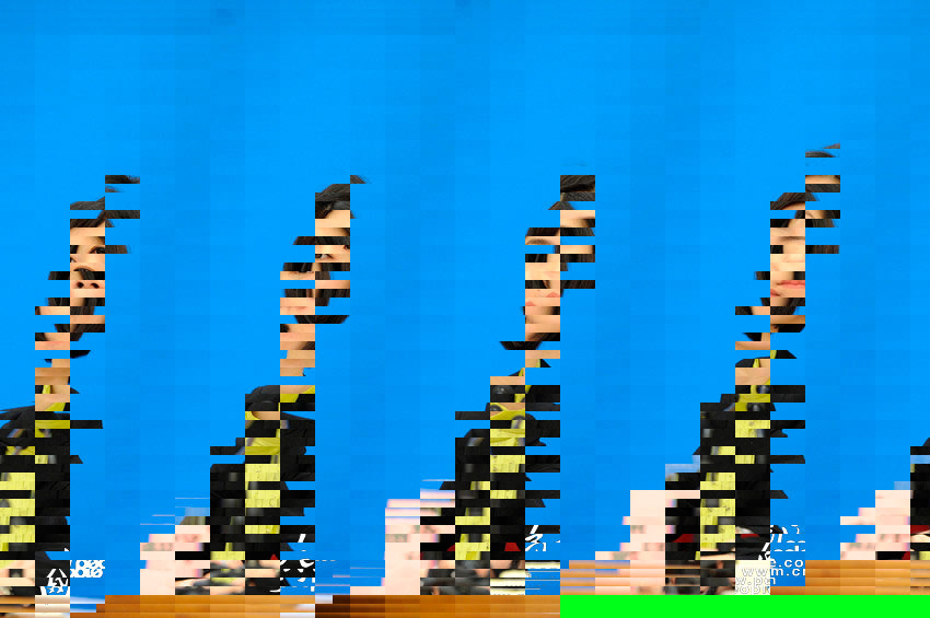 「両會」の美しい女性通訳者