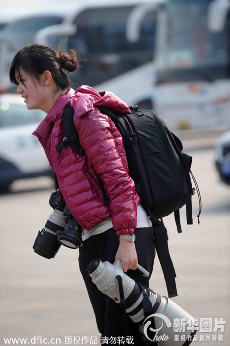 「両會」取材現(xiàn)場の「オヤジ女子」