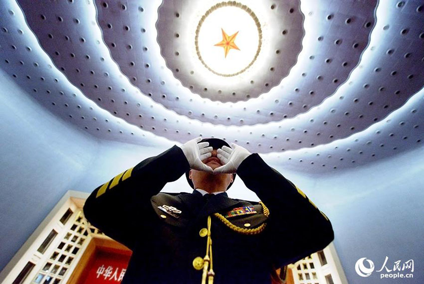 2014年「両會」エピソード　會場の軍楽隊