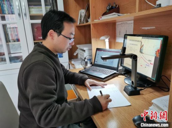 オンラインで授業(yè)を行う教員（寫真提供?成都理工大學(xué)）。