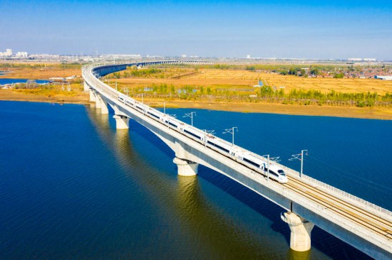 京濱都市間鉄道の北辰駅と寶坻南駅の區(qū)間を走る試験車両（畫像は取材対応者が提供）。