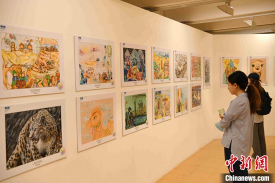 シルクロードアート作品展會場（撮影?李洋）。