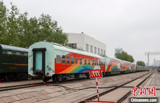 中華健康快車基金會(huì)と中國(guó)國(guó)家鉄路集団?北京車両區(qū)間が今月22日に眼科無(wú)料診療を行った「ライフライン?エクスプレス」（撮影?賈天勇）。