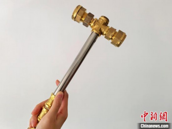 6月19日、白莉莉さんが金物を使って作った「昊天錘」（畫(huà)像提供?白莉莉さん）。